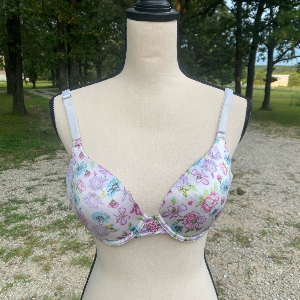 Secret T. Bra size 36B